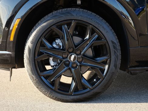 New 2025 Cadillac Optiq Sport 2 w/ LPO, ONYX Package image 13