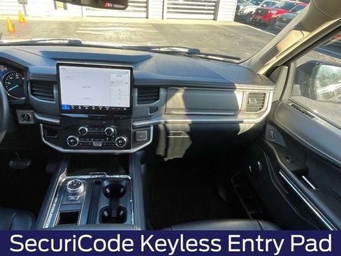Used 2022 Ford Expedition XLT image 9