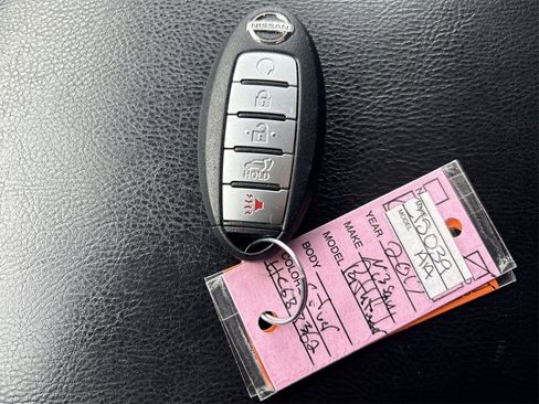 Used 2017 Nissan Pathfinder SL image 17