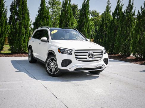 Used 2025 Mercedes-Benz GLS 450 4MATIC image 2