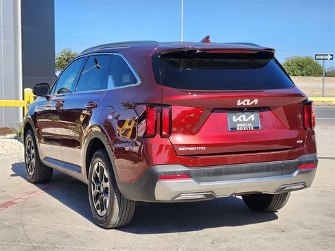 New 2025 Kia Sorento S image 3