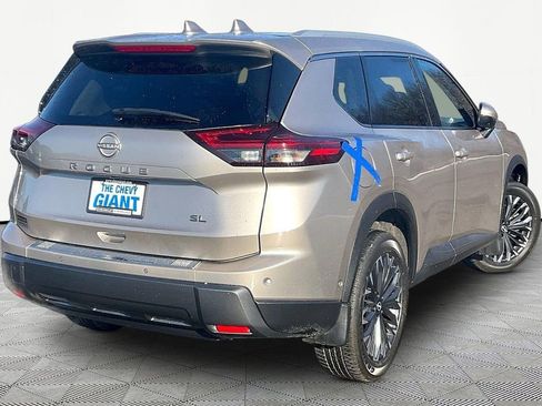 Used 2025 Nissan Rogue SL w/ Tech Package image 7