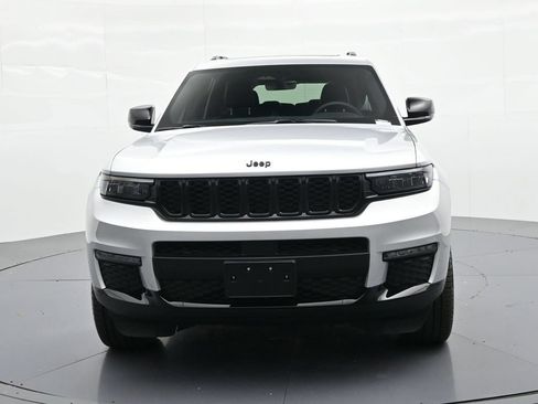 Used 2025 Jeep Grand Cherokee L Limited w/ Black Appearance Package AWD/4WD image 3