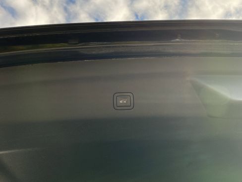 Used 2021 Chevrolet Tahoe Z71 w/ Z71 Signature Package image 37