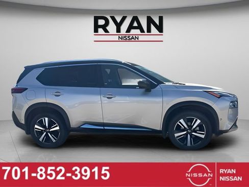Used 2021 Nissan Rogue Platinum AWD/4WD image 2