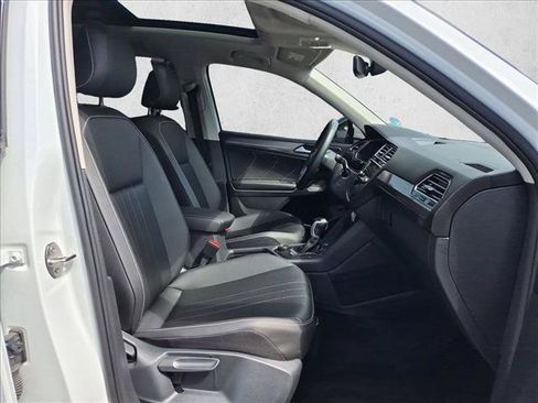 Used 2024 Volkswagen Tiguan SE AWD/4WD image 21