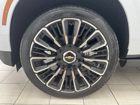 New 2026 Chevrolet Tahoe High Country w/ LPO, Illumination Package AWD/4WD image 8
