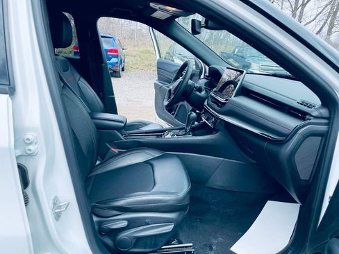 Used 2025 Jeep Compass Trailhawk image 25