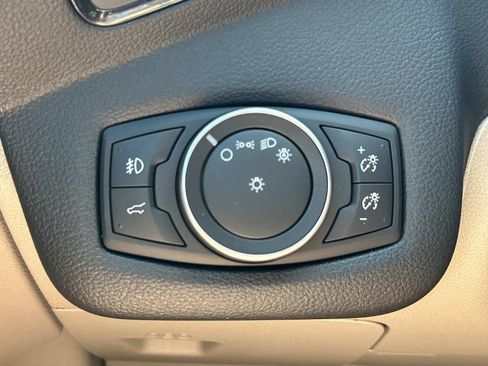 Used 2018 Ford Escape Titanium AWD/4WD image 28