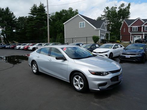 Used 2018 Chevrolet Malibu LS FWD image 2