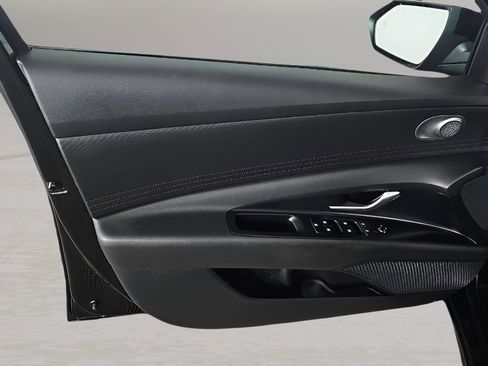 Used 2024 Hyundai Elantra SE image 7