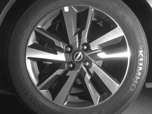Used 2025 Nissan Versa SV FWD image 9
