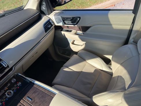 Used 2021 Lincoln Navigator Reserve w/ Luxury Package image 27