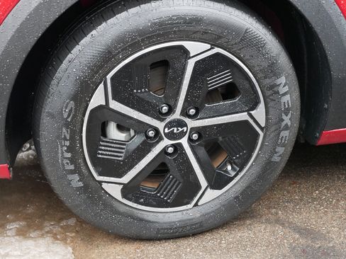 Certified 2023 Kia Niro EX w/ EX Cold Weather Package image 15