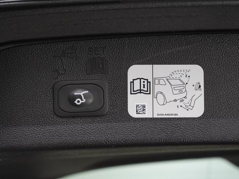 Used 2019 Ford Escape Titanium AWD/4WD image 17