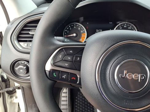 Used 2022 Jeep Renegade Latitude AWD/4WD image 26