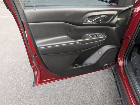 Used 2018 GMC Acadia SLT image 14