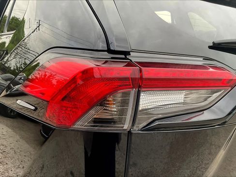 Used 2025 Toyota RAV4 XLE w/ Convenience Package image 29