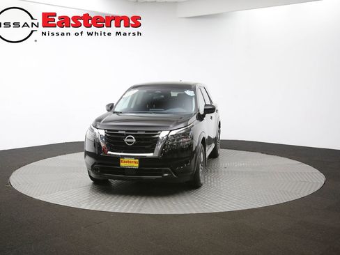 Used 2024 Nissan Pathfinder S image 65