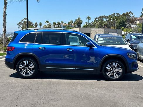 New 2025 Mercedes-Benz GLB 250 4MATIC image 2