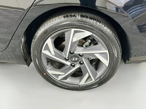 New 2026 Hyundai Elantra Limited FWD image 22