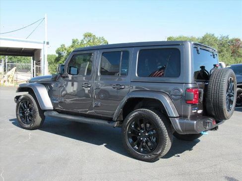 Used 2021 Jeep Wrangler Unlimited Sahara image 6