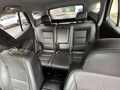 Used 2024 GMC Terrain SLT AWD/4WD image 34