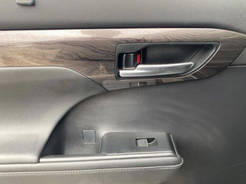 Used 2021 Toyota Highlander Platinum image 27