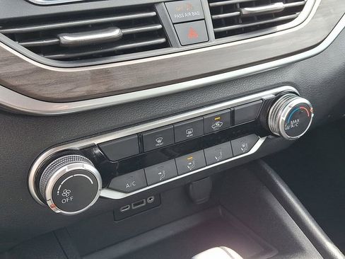 Used 2025 Nissan Altima 2.5 SV image 16