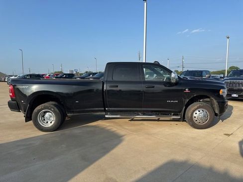 Used 2023 RAM 3500 Laramie AWD/4WD image 9