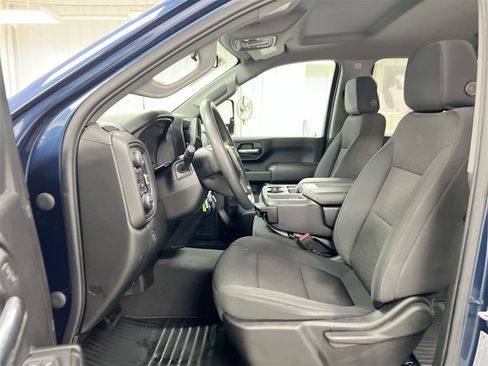 Used 2022 Chevrolet Silverado 2500 Custom w/ Custom Value Package image 18