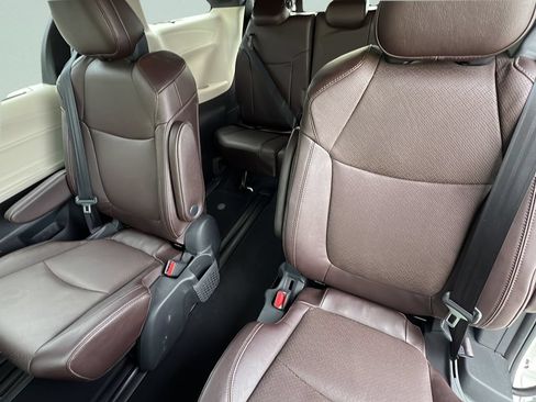 Used 2021 Toyota Sienna Platinum AWD/4WD image 10