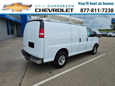 Used 2017 Chevrolet Express 3500 image 6