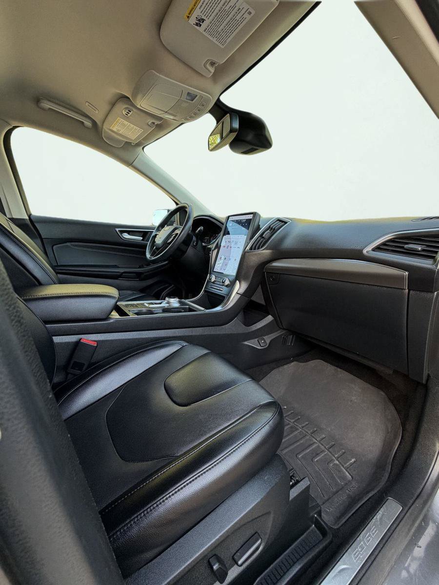 Used 2022 Ford Edge Titanium w/ Equipment Group 301A AWD/4WD image 23