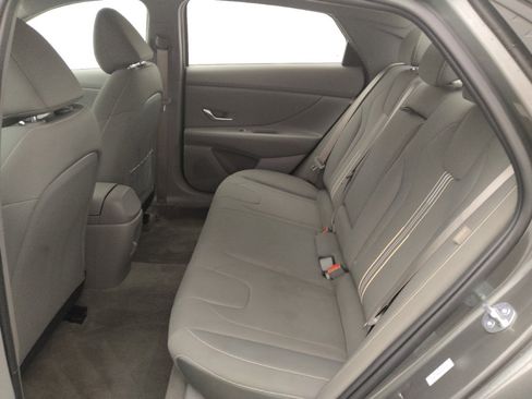 Used 2025 Hyundai Elantra SEL FWD image 18