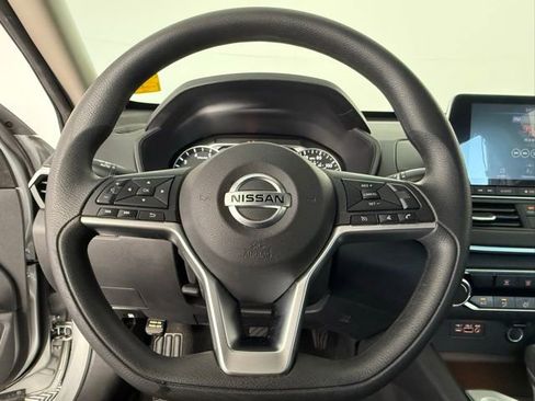 Used 2022 Nissan Altima 2.5 SV image 18