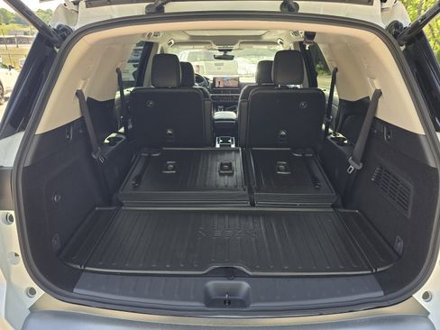 New 2026 Nissan Pathfinder Platinum AWD/4WD image 25