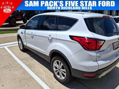 Used 2019 Ford Escape SE FWD image 4
