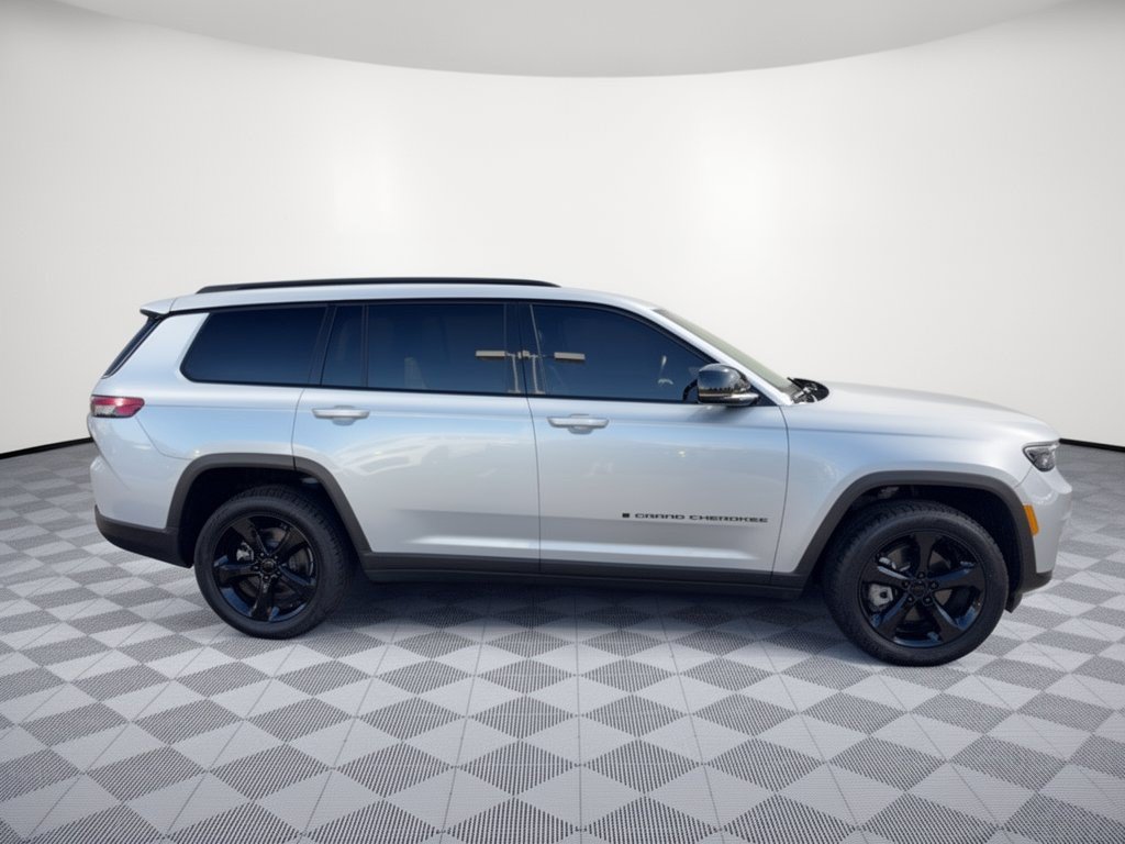 Used 2021 Jeep Grand Cherokee L Laredo RWD image 8