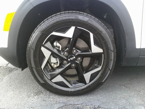 Used 2025 Kia Seltos S image 13