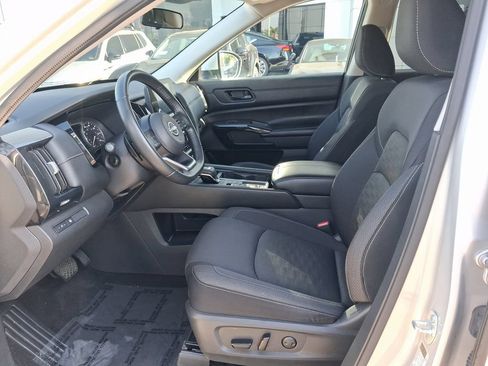 Certified 2024 Nissan Pathfinder SV FWD image 12