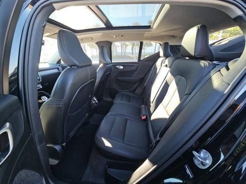 Used 2025 Volvo XC40 B5 Plus AWD/4WD image 8