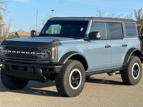 Used 2023 Ford Bronco Badlands image 8