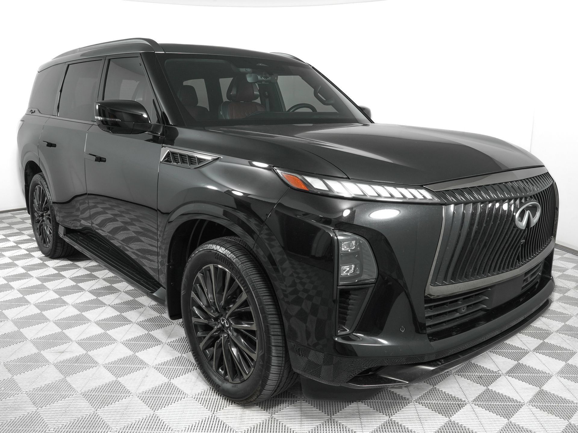 Used 2025 INFINITI QX80 Autograph AWD/4WD image 2
