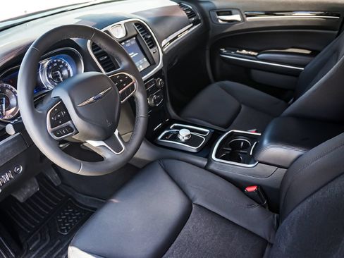 Used 2023 Chrysler 300 Touring w/ Sport Appearance Package RWD image 9