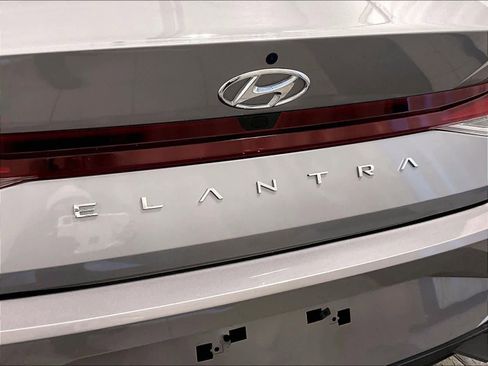 Used 2023 Hyundai Elantra SEL w/ Convenience Package image 28