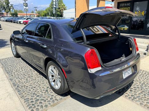 Used 2016 Chrysler 300 C RWD image 13
