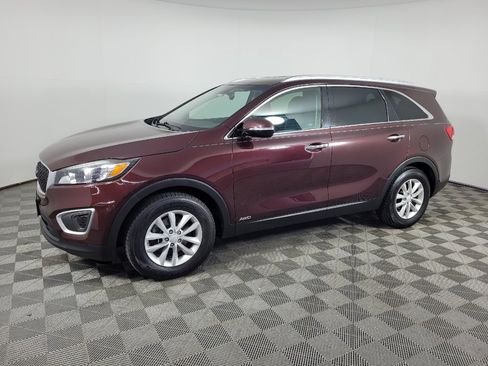 Used 2017 Kia Sorento AWD w/ LX Convenience Package image 2