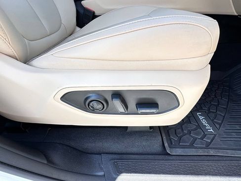 Used 2023 Jeep Grand Cherokee Limited AWD/4WD image 13