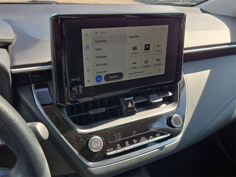 Used 2025 Toyota Corolla LE image 20